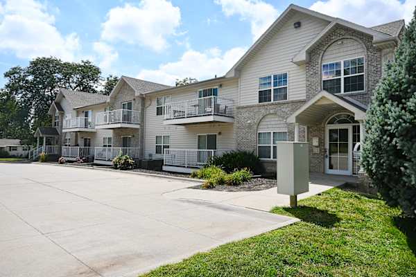 Square 131 - 4880 - 12 Plex property